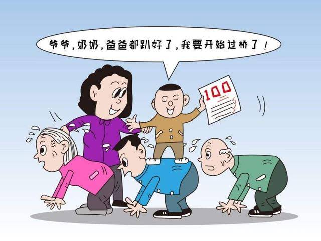 女孩在地铁站疑似连踹其母 路人劝阻也被打